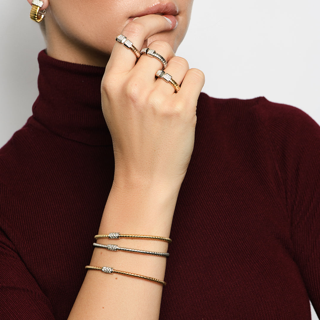 18K bangle studded with diamonds in white gold