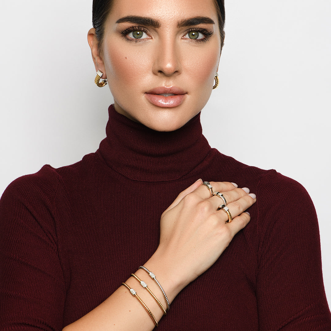 18K bangle studded with diamonds in white gold