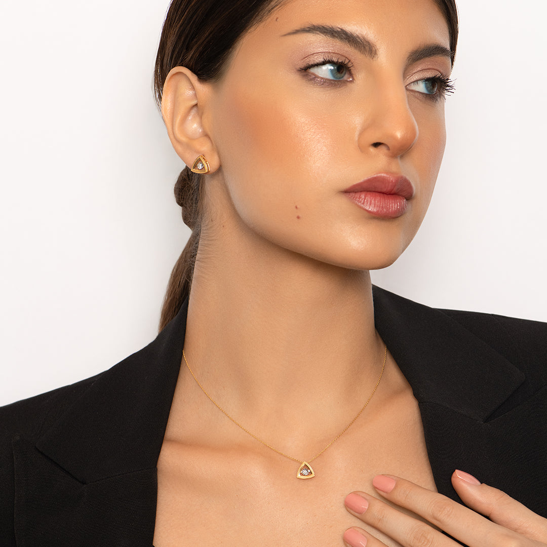 Delicate Triangle Pendant with dancing Diamond and chain in 18K Yellow Gold