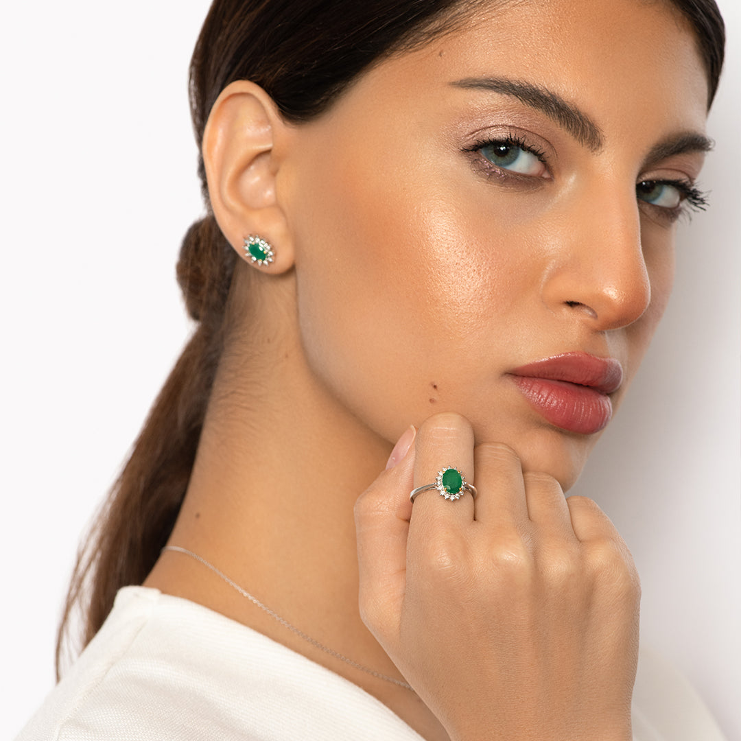 Precious Emerald Ring in 18K Gold and Diamonds