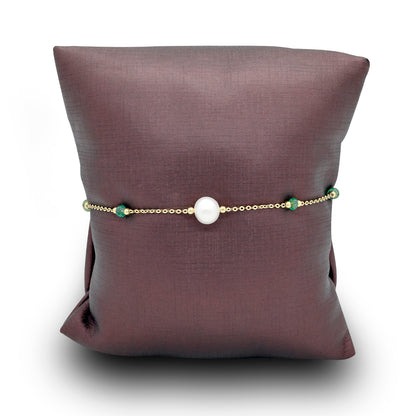 Fresh Water Pearl Bracelet with Green Beads in 18 Yellow Gold