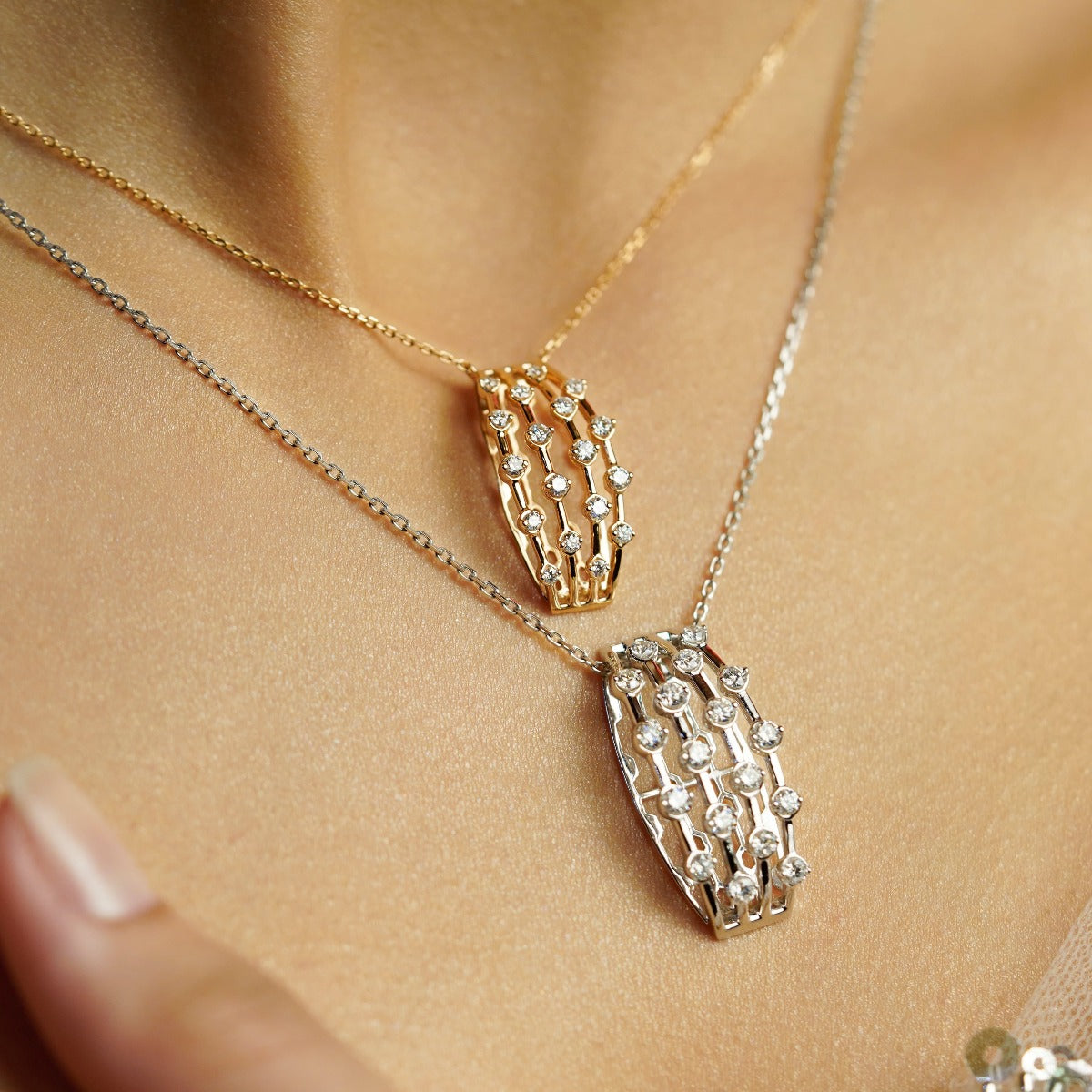 Amara Pendant - Medium