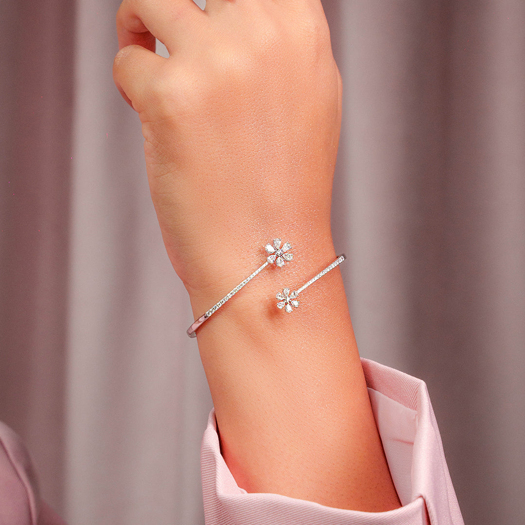 Red Carpet Diamond Blossom Areeq 18K Bangle White Gold