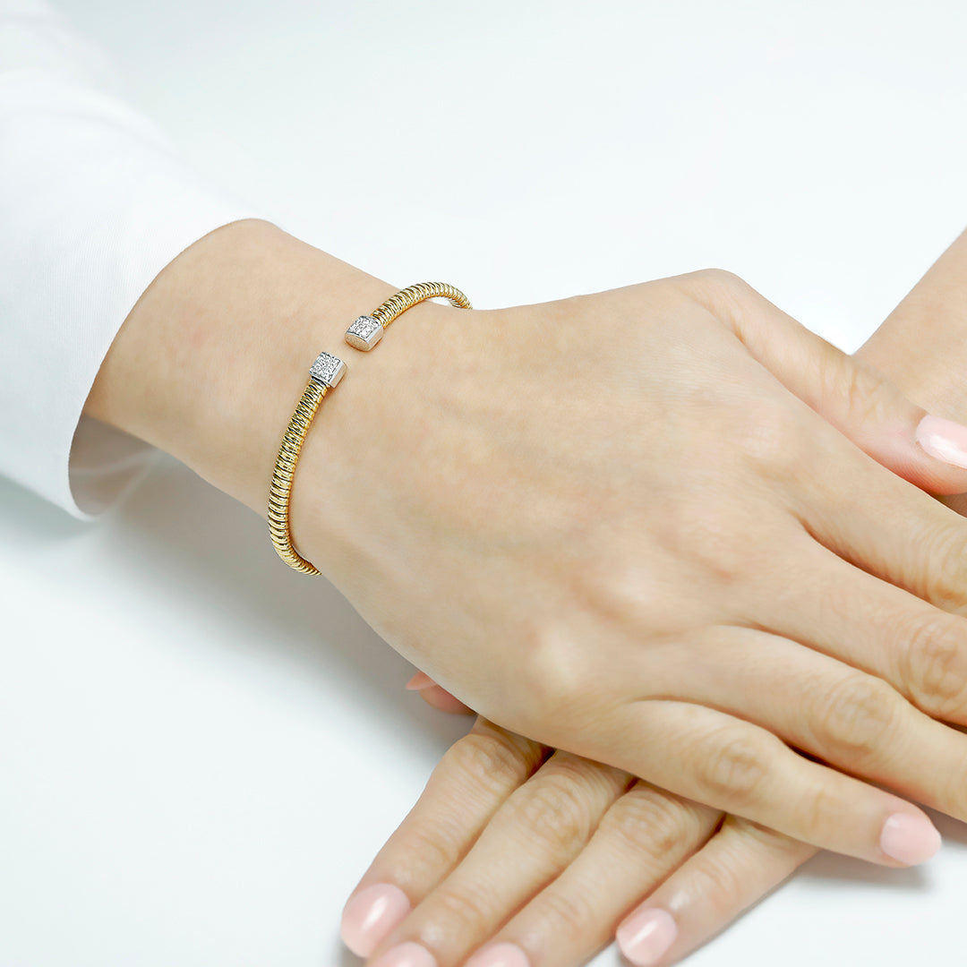 Tessitore Diamond-Studded Bangle in 18K Yellow Gold
