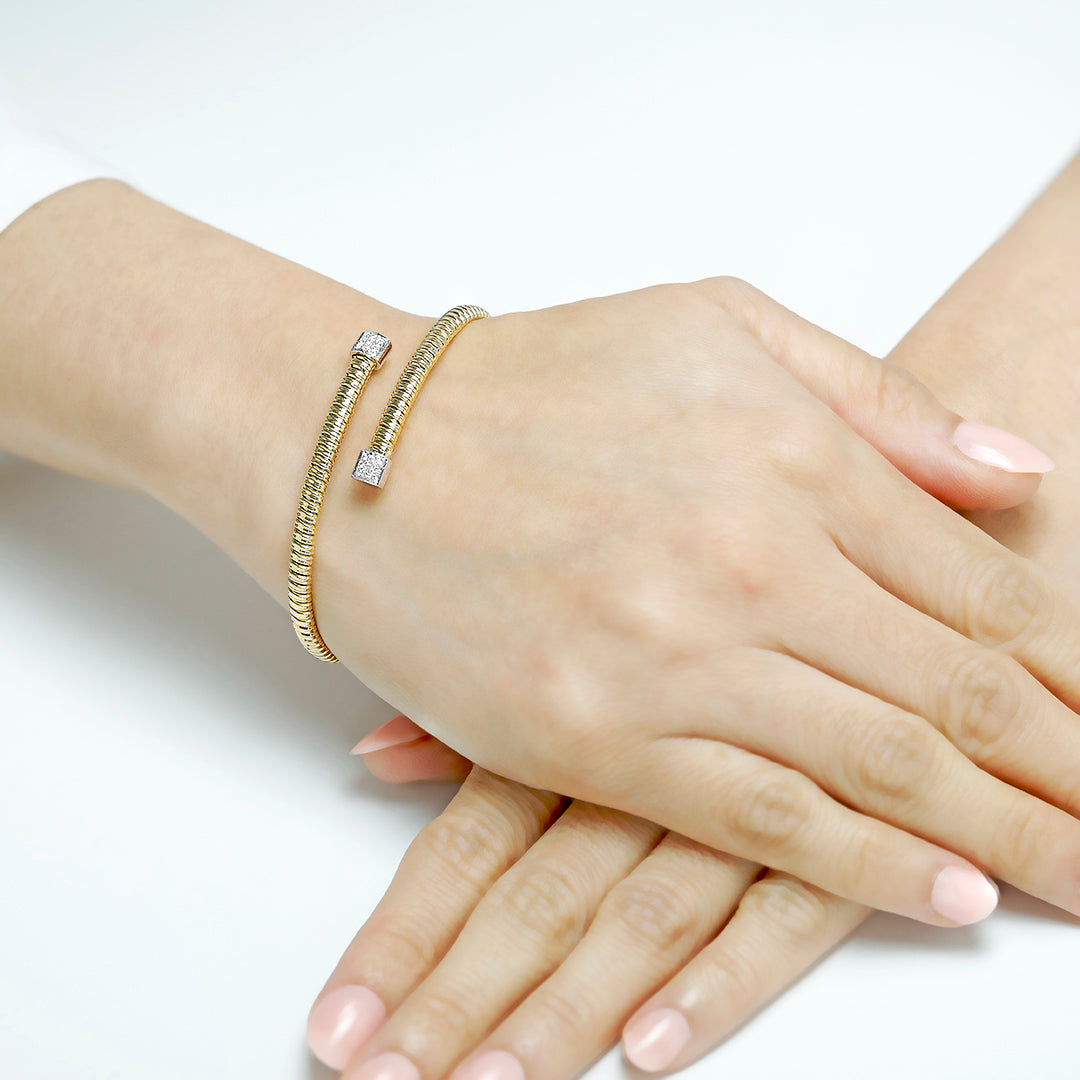 Tessitore Diamond-Studded Bangle in 18K Yellow Gold - 46